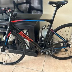 Road bike BMC  carbon fiber hydraulic disc brakes , components Ultegra 54cm great condition