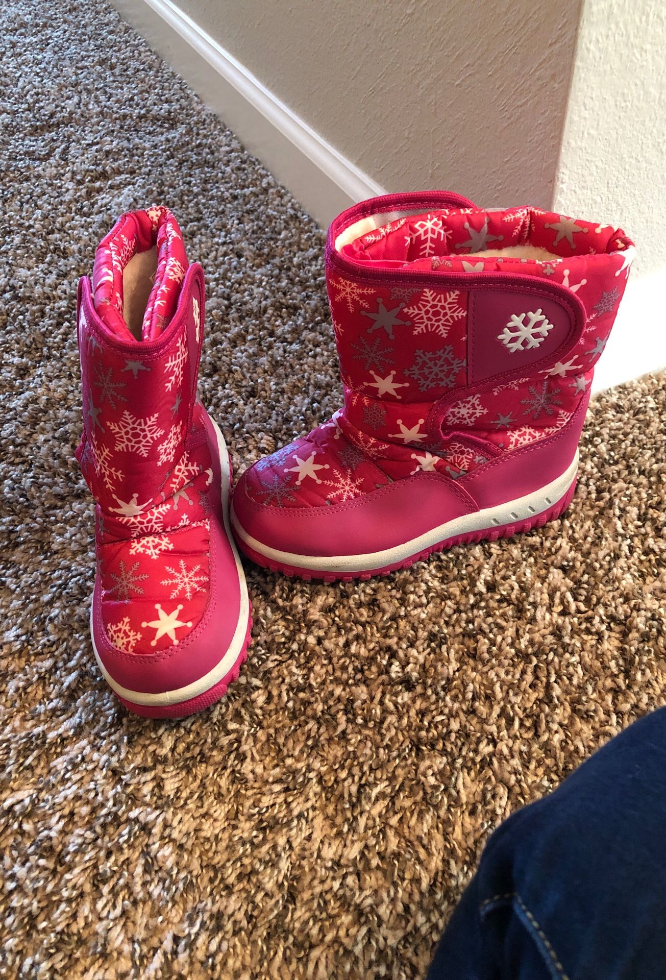 Girls snow boots size 12 (kids)