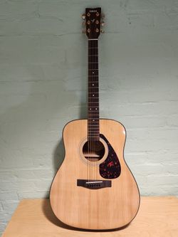 Yamaha F335 Guitar