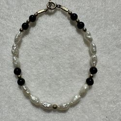Black Onyx And Pearls Bracelet 