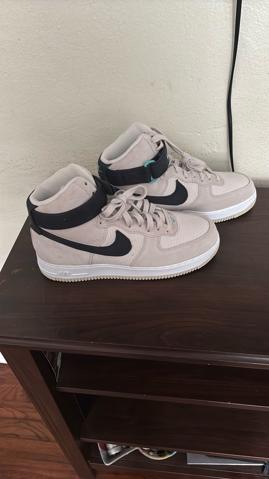Nike Airs Air Force 1 Size 8 In Men