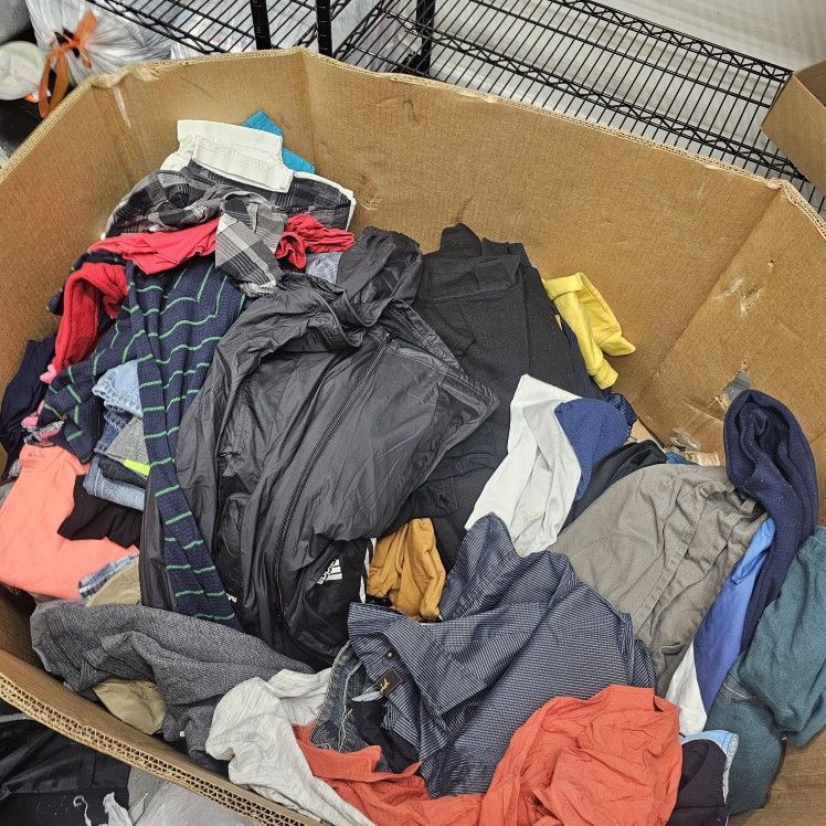 Pallet Of Clothing, Shoes, Bags And Purses