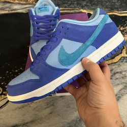 Nike SB Dunk Low Bluberry