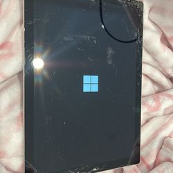 Microsoft Surface Pro 8 – 128GB – Cracked Screen – Turns On – FOR PARTS / REPAIR
