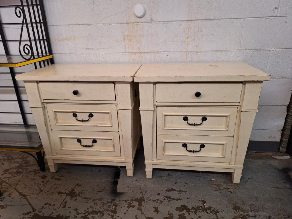 Folio 21 (3) Drawer Nightstand Set (White) (Stoney Creek Collection)