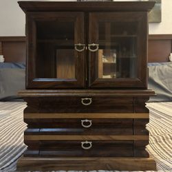 Three drawer jewelry box
