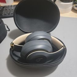 Beats Studio 3 Headphones Black and Beige Brand New