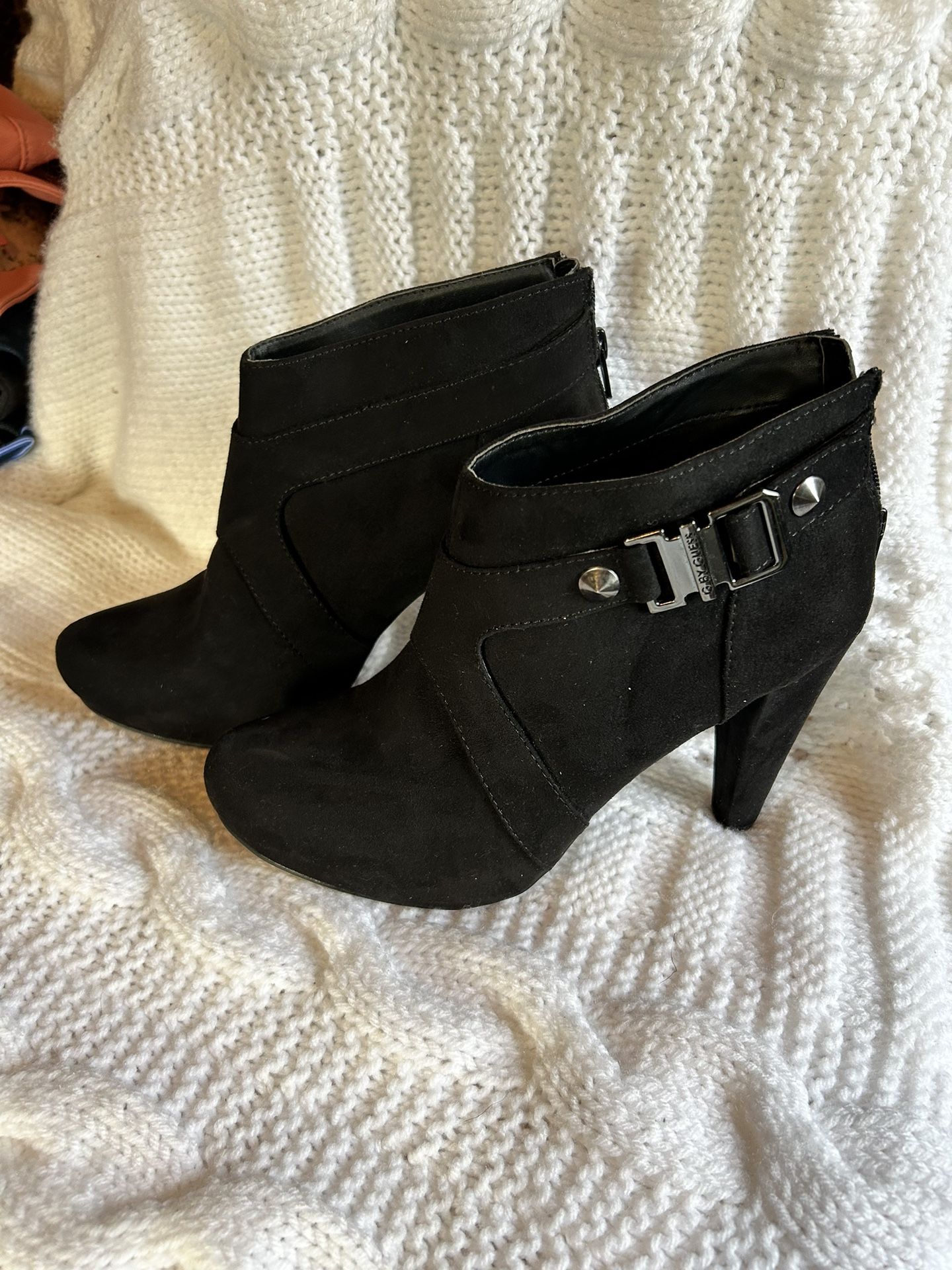 GUESS Booties Brand new Sz 7 1/2