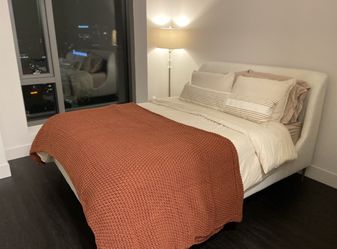 Tempur-Pedic Hybrid Queen Memory Foam Mattress (excellent condition!)