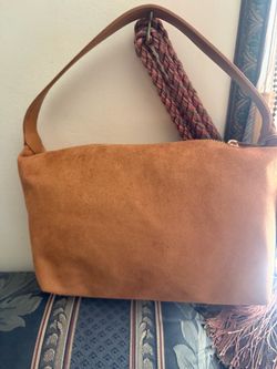 Shoulder bag with strap handle