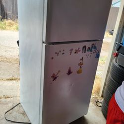 Refrigerator 