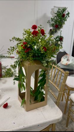 Center pieces Any event center pieces Gold, green red