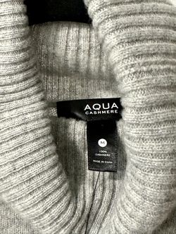 Aqua 100% Cashmere Turtle Neck Sweater