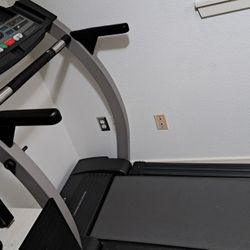 Free: Treadmill