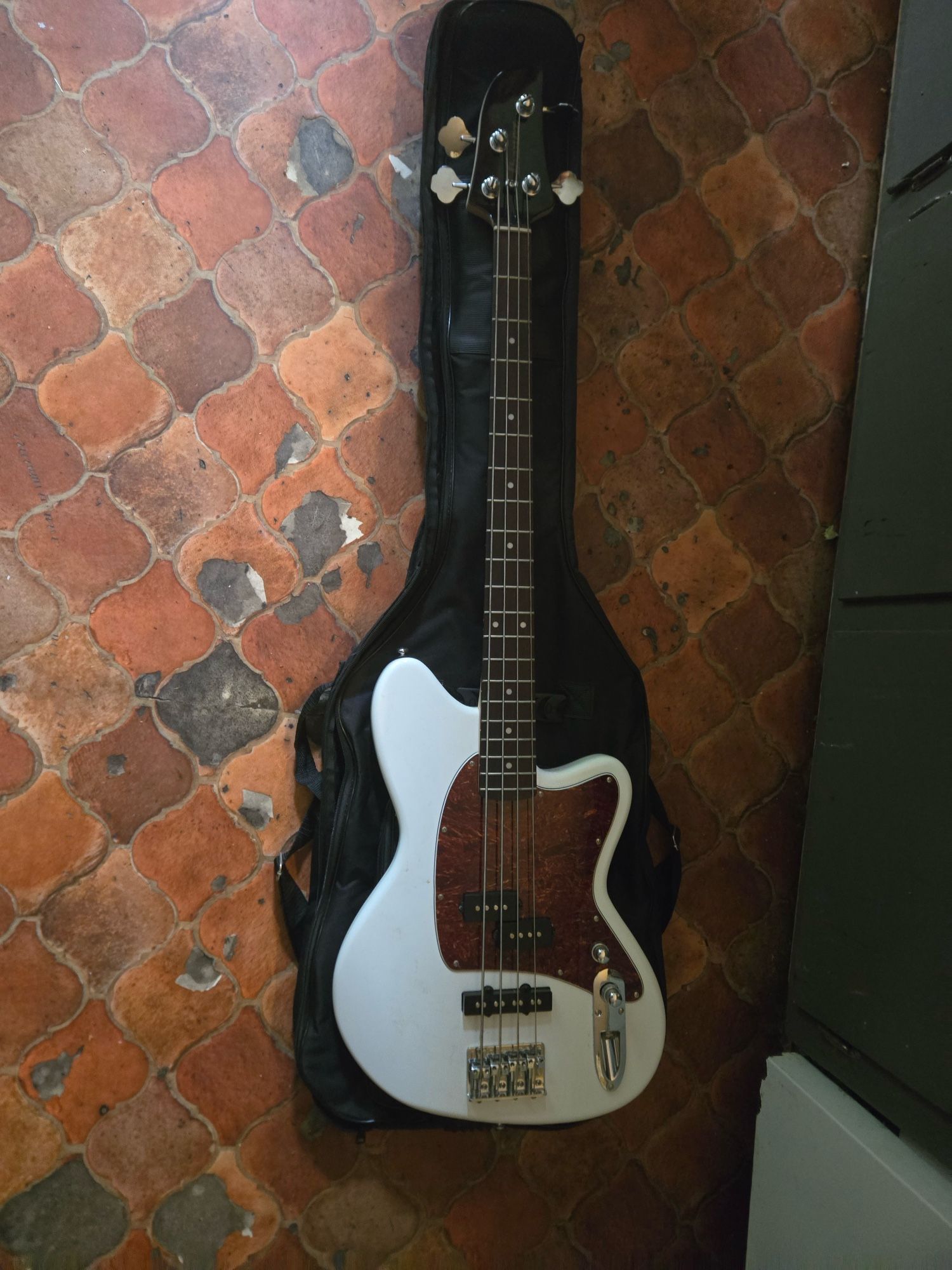 Ibanez TMB100 bass