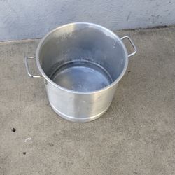 Olla Grande De Aluminio Buen Estado $30