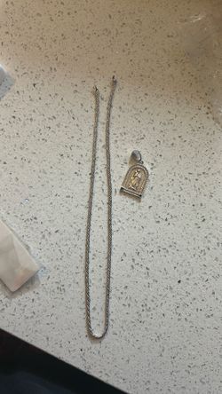 Broken 925 18’ twisted rope chain comes with Mother Mary 925 diamond emerald pendant