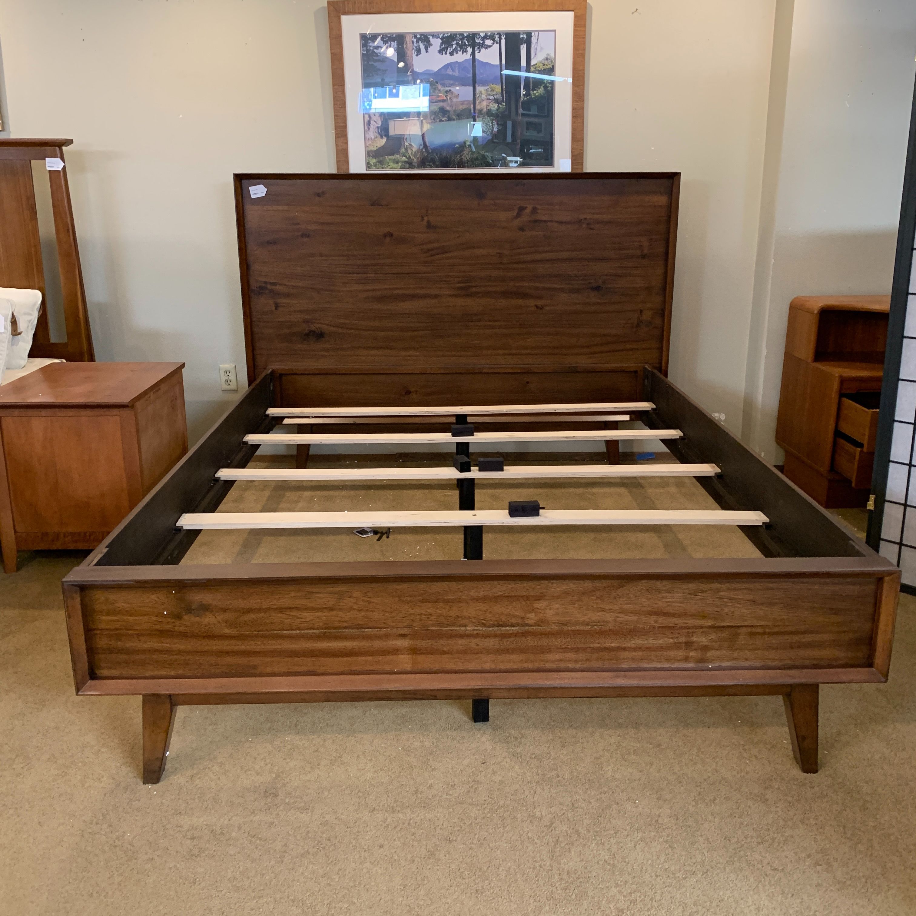 Burdell Queen Bed