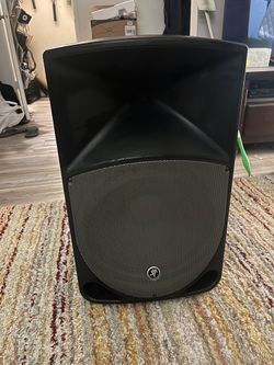 Mackie Thump single powered speaker
