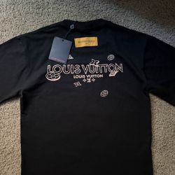 Size Medium louis vuitton shirt