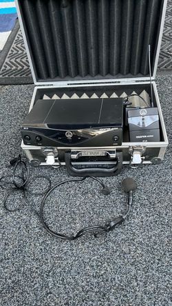AKG WIRELESS HEADSET MICROPHONE