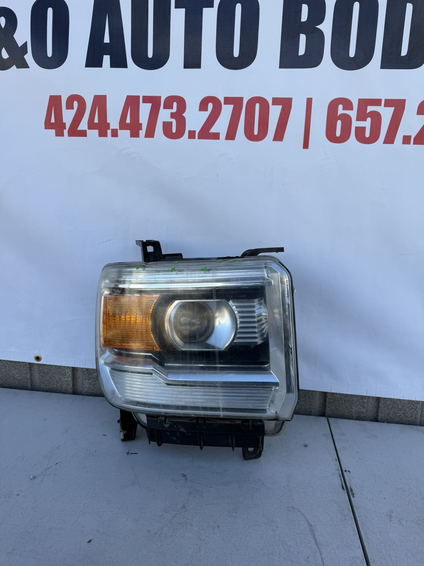 2014 2015 GMC Sierra Headlight Headlamp Right Passenger Side RH USED OEM ORIGINAL *Small Crack