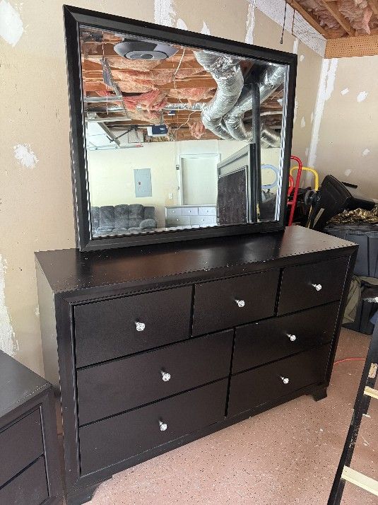 Black Beautiful Bedroom Set $375