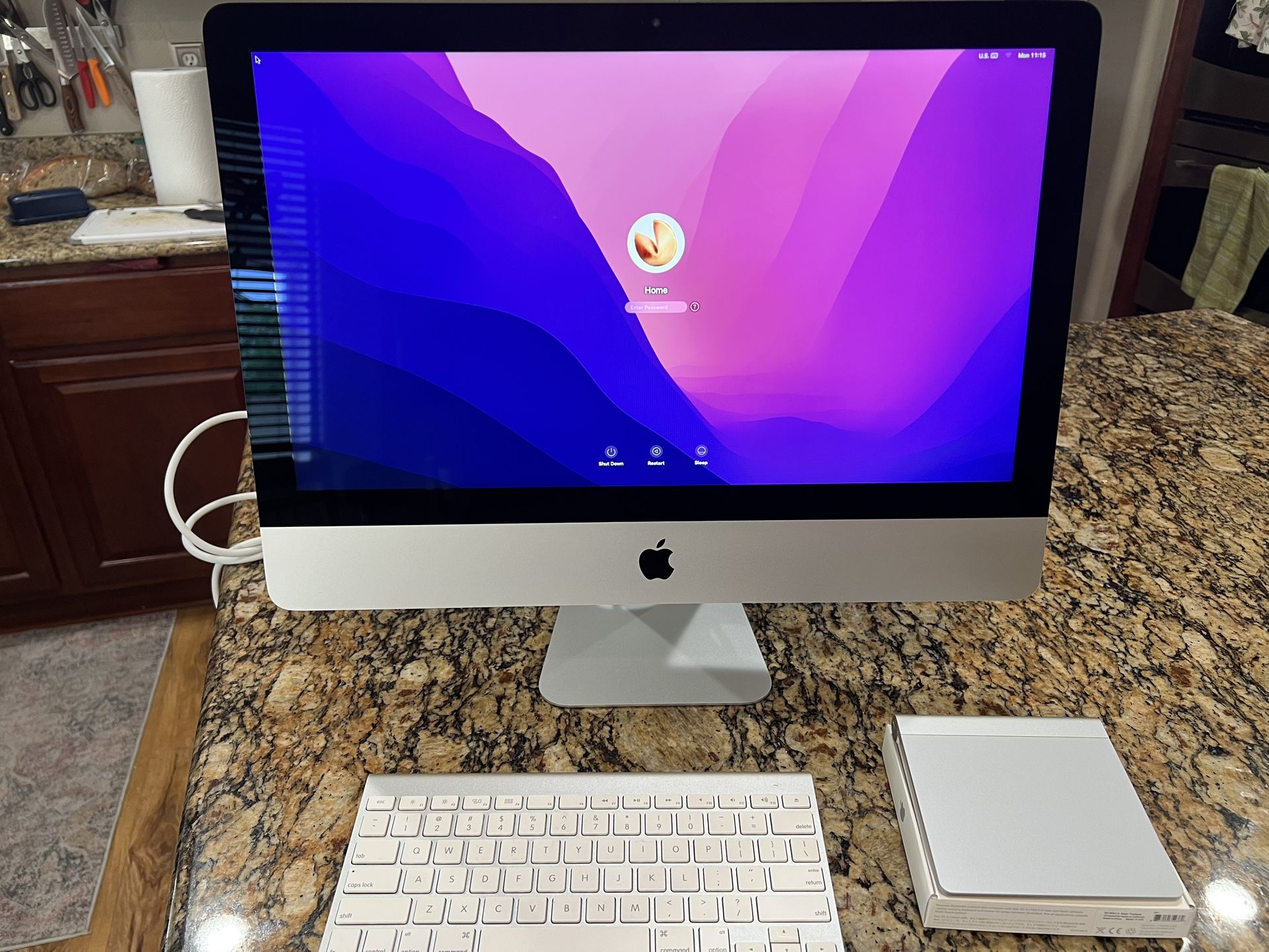 Beautiful 21.5” HD iMac | 8 GB Ram | 1 TB SSD *New* | $275/obo