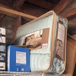 Queen Comforter Set (NEW)
