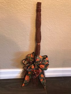 HALLOWEEN 32” Tall Decoration With Large Pumpkin Bow