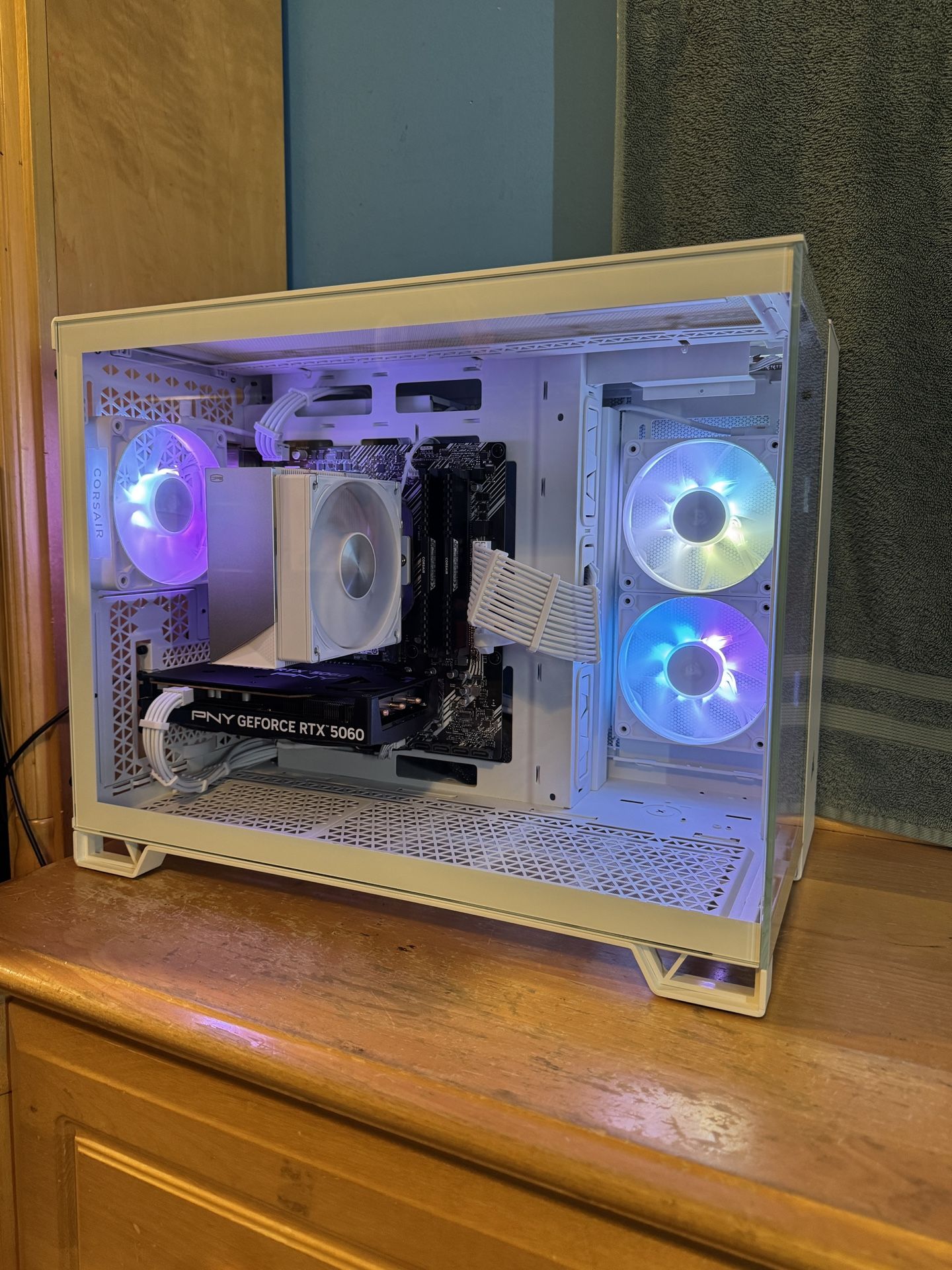 White RTX 5060 Gaming PC, Windows 11 Pro, Corsair, Nvidia/RGB