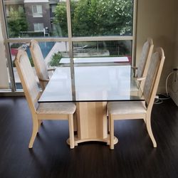Glass Top Dinning Table + 4 Matching Dinning Chairs