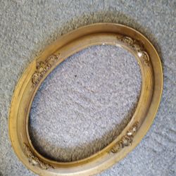 24 Inch Oval Wood Frame.   Gold Gilted. Paint. No Broken Peices