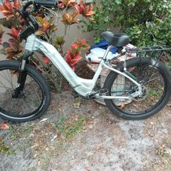 Silver Ebike 28 Mph 40 Mile Range 