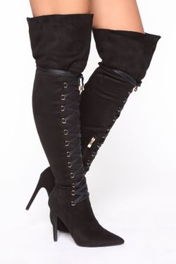 Black boots fashion nova
