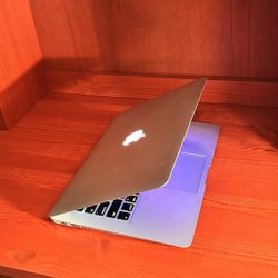 Apple Macbook Air 13” I5/8GB/128GB SSD macOS Monterey $200
