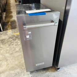 KitchenAid - 15" 22.8-Lb. Freestanding Icemaker - Stainless Steel $1299 