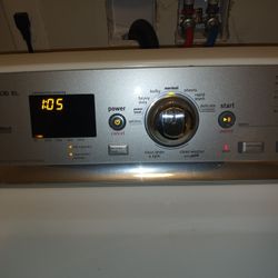 Like New Maytag Washer And Dryer Set 