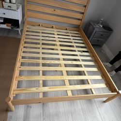 QUEEN SIZE BED FRAME 