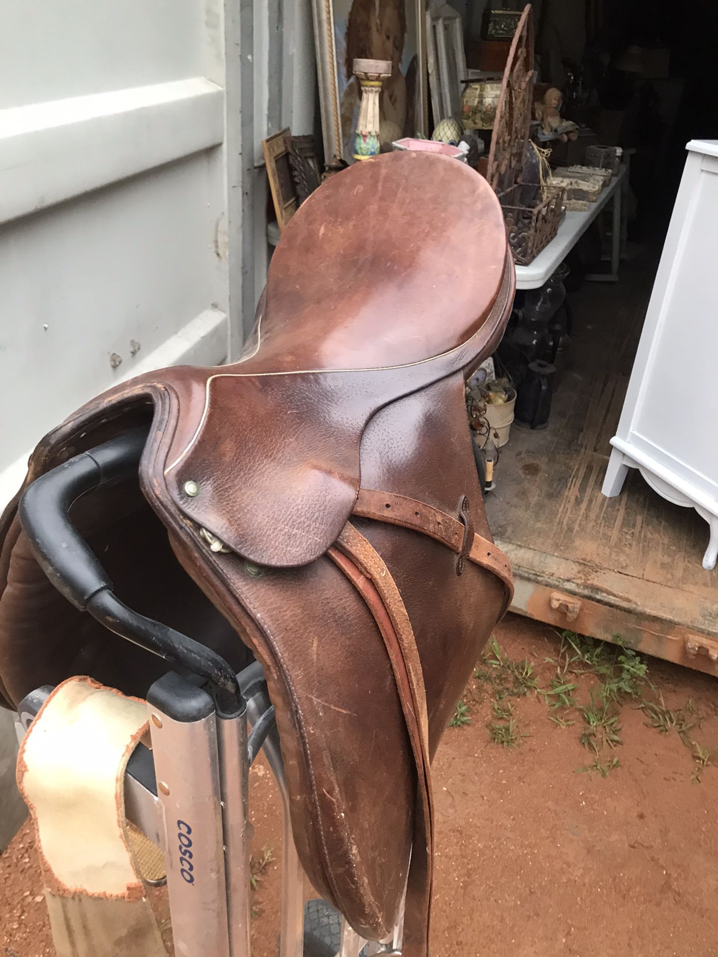 Beautiful Hannover saddle 17in