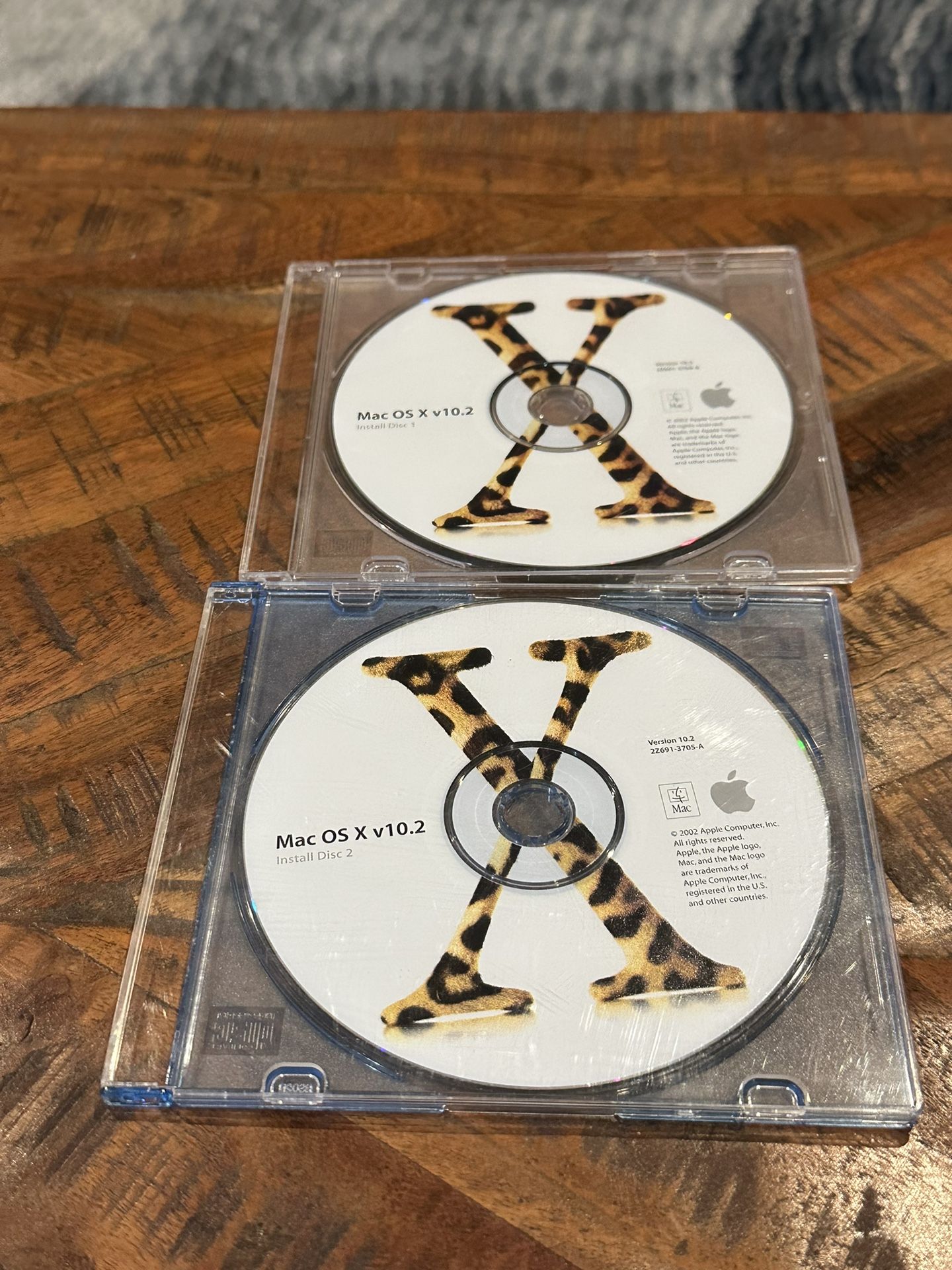 Apple Macintosh OSX Jaguar Version 10.2 Software Upgrade Install 2 Disc Set Nice