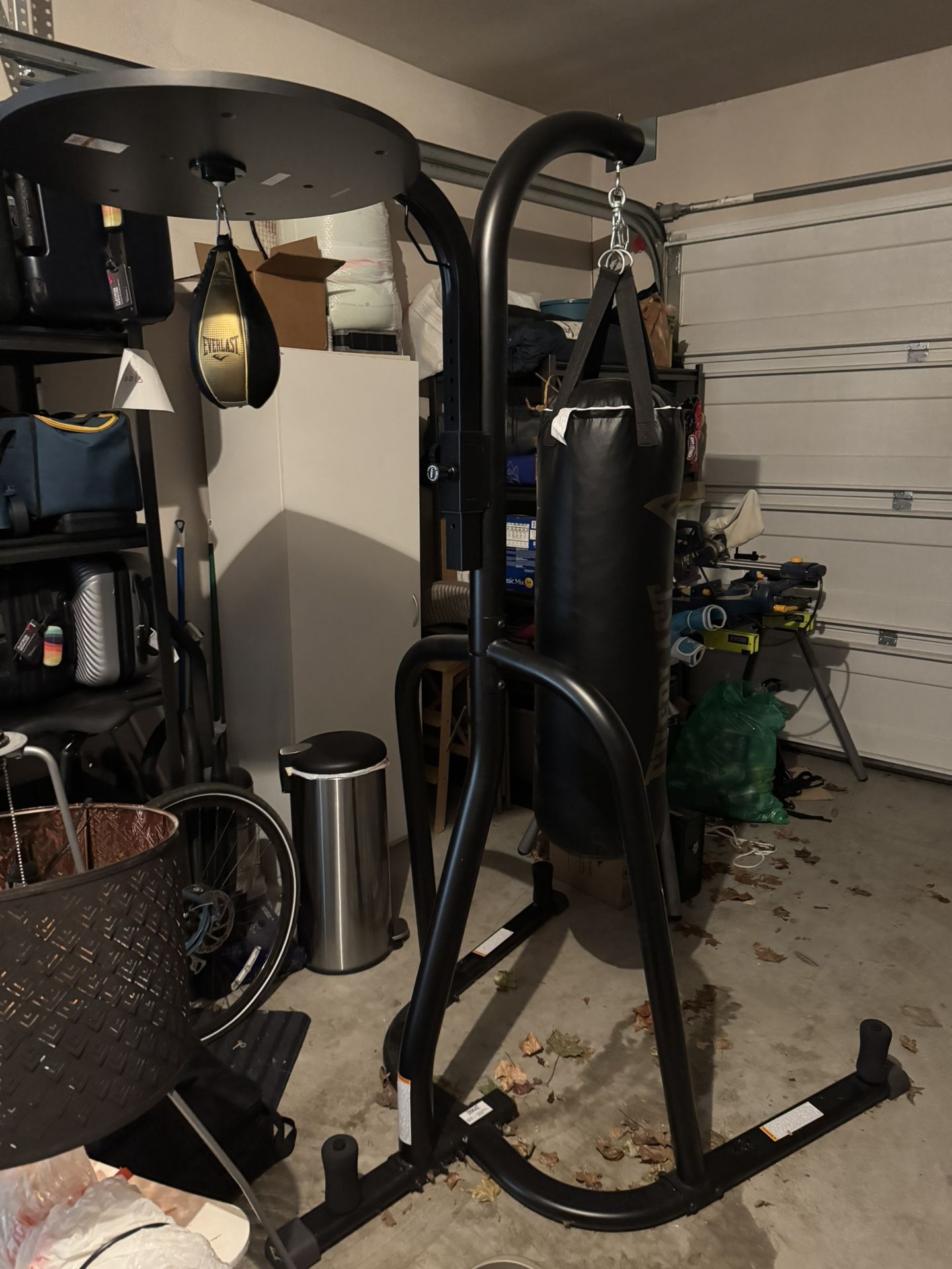 Everlast Dual station Heavy bag, Stand, Speed Bag And Set Of Gloves