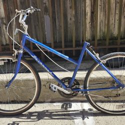 Huffy Savannah bike, 17 3/4 frame, 26" wheels, 5 speed - For parts or repair.