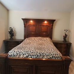 Beatiful Wood/Marble 5 Piece Bedroom Set