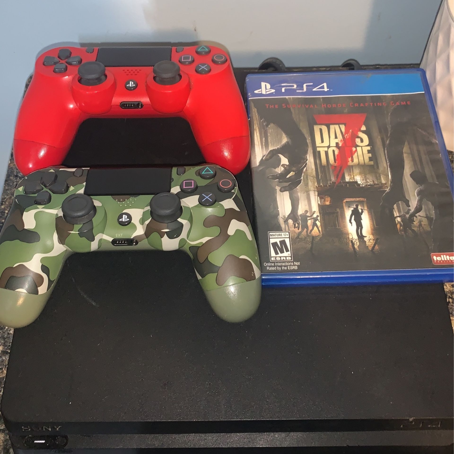 PS4 Slim | 2 Controllers | 
