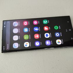 Samsung galaxy S22 ultra 5G 128 GB unlocked color black work very well.condition.The phone shows some wear on the original casing—nothing significant.
