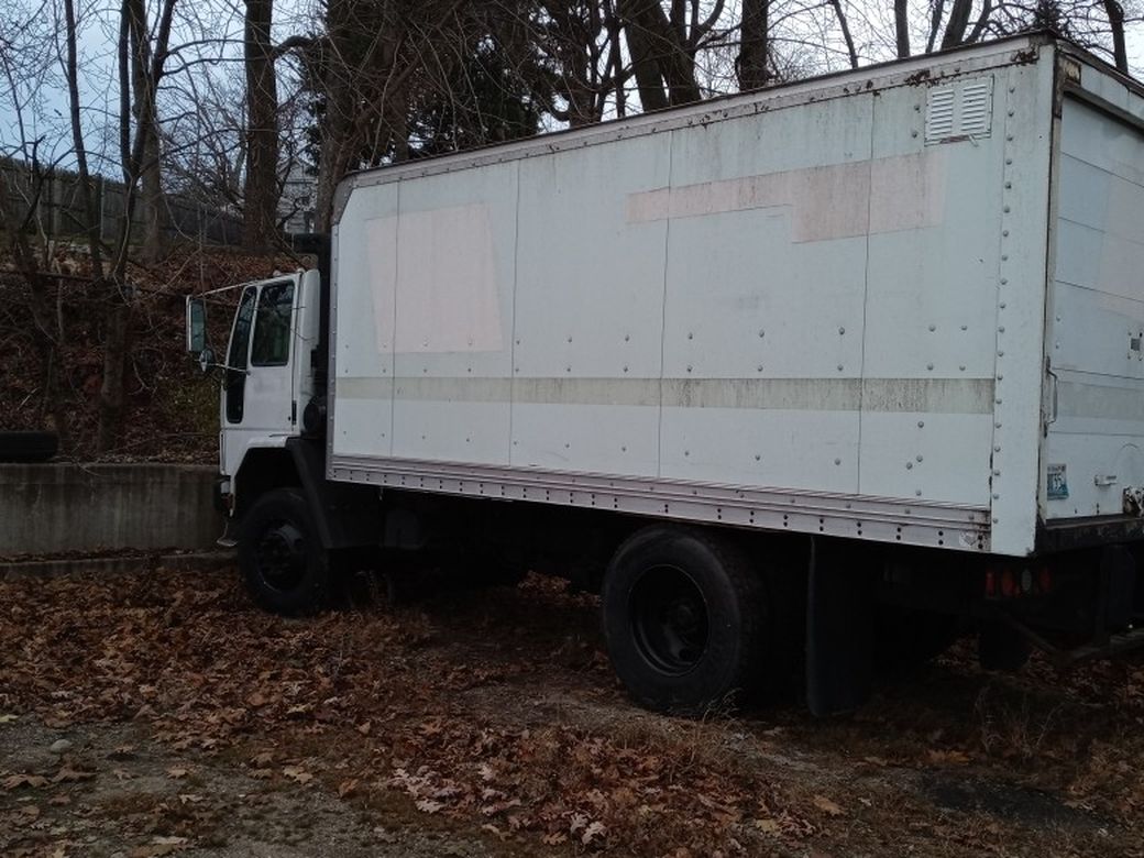 2005 Ford Sterling Automatic Diesel Cab With 30 Foot Detachable Trailer 120000 Miles Air Brakes Air Lift No Dings No Dents