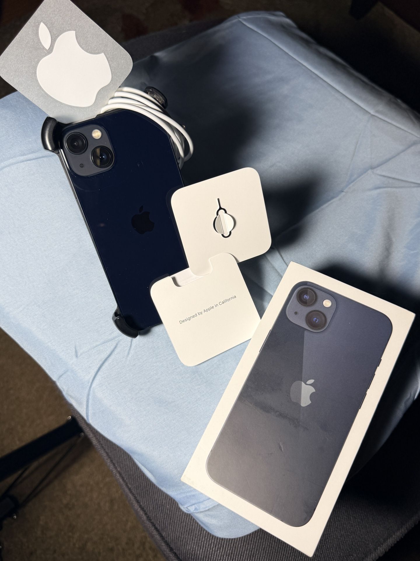 iPhone 13 Midnight Blue 128G Unlocked & Looks Like New