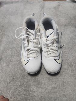  Brand NEW Nike Football Cleats Size 5.5Y