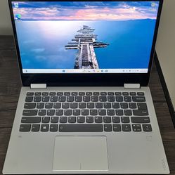 Lenovo Yoga  720-13IKB. 13.3”. 2.5 GHz Intel i5-7200U Dual-Core. 128 GB SSD. 4GB Ram